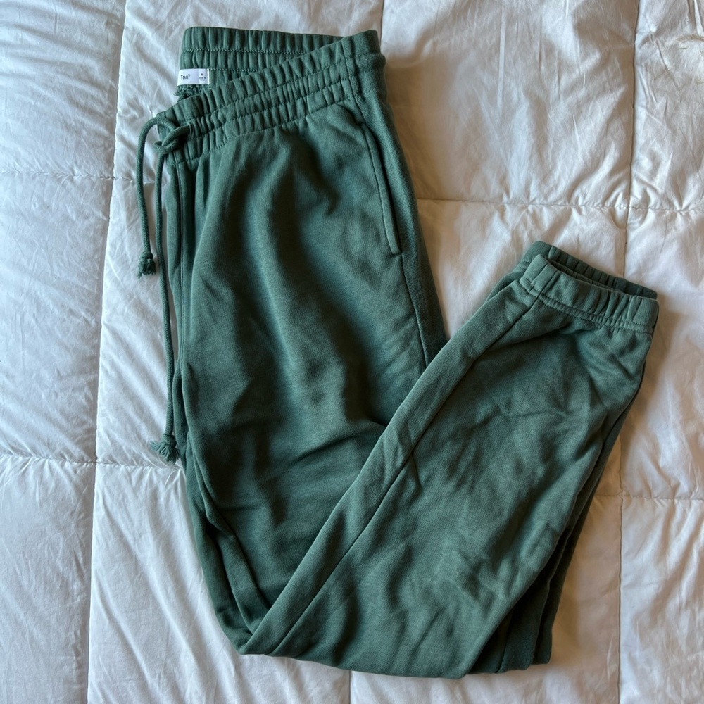 Green TNA women’s jogger sweatpants